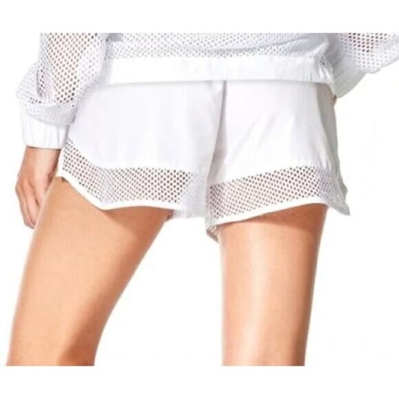 Karma Ricki Short in White - Size Large - Picture 1 of 8